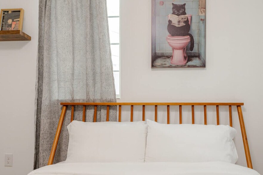 Building Photo - 1384 Ridge Ave