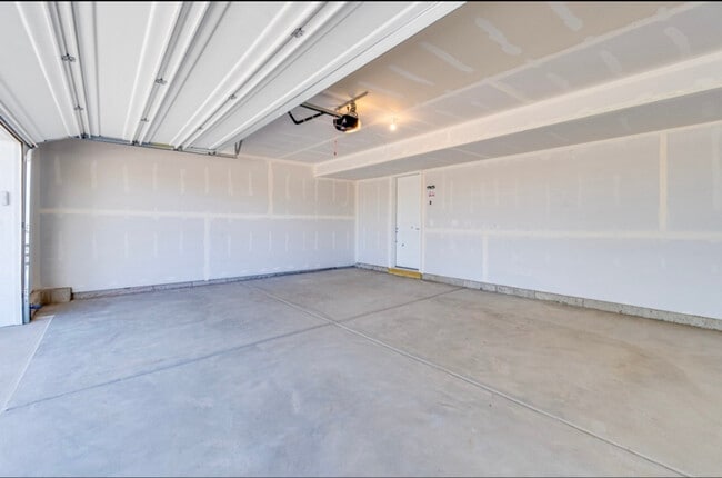 Building Photo - 202 Neubauer Circle