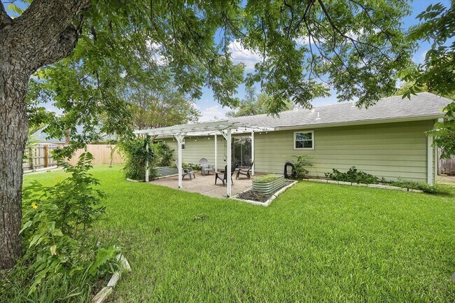 Building Photo - 1902 Wooten Dr