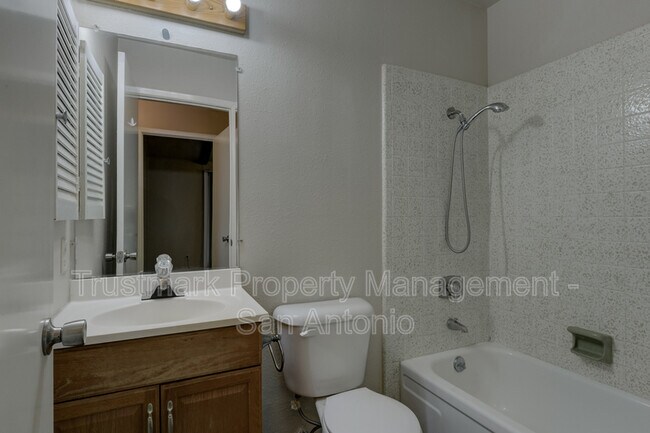 Building Photo - 847 Boulder Dr