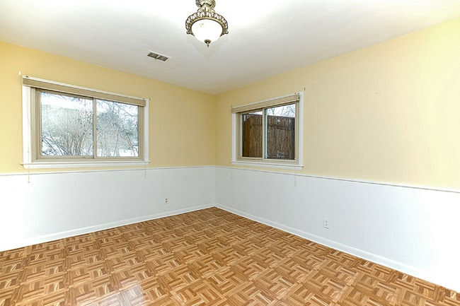 Building Photo - 4682 Huron Hill Dr