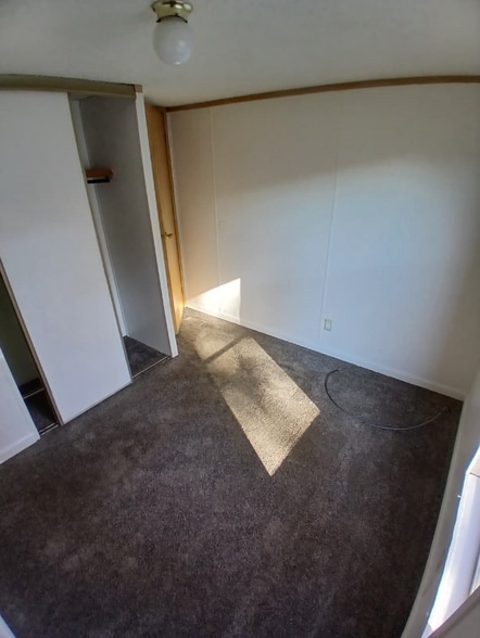 Building Photo - 905 W 37th Ave