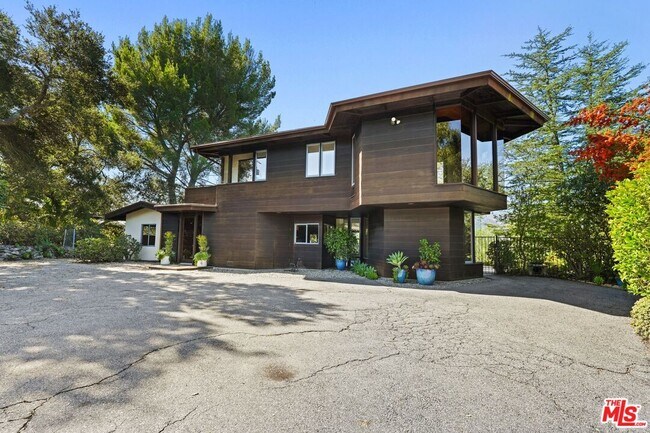 Building Photo - 21277 Entrada Rd