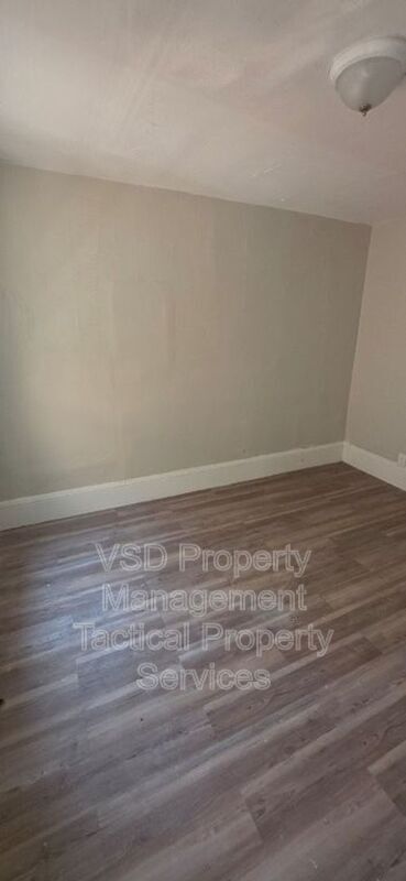 Building Photo - 1583 E 84th St