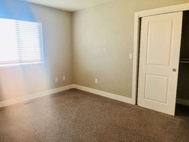 Building Photo - 306 Clark St