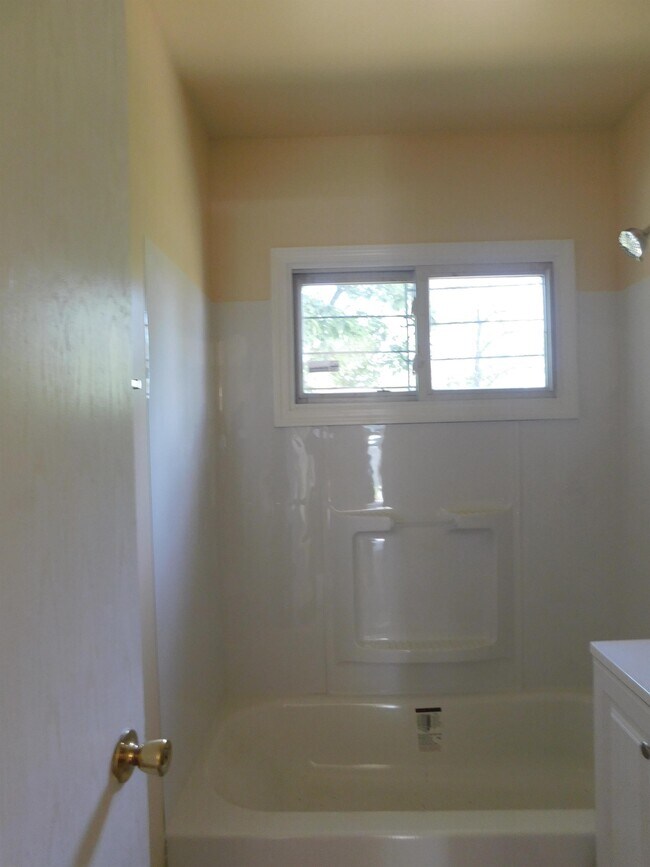 Building Photo - 1208 W 21st Ave