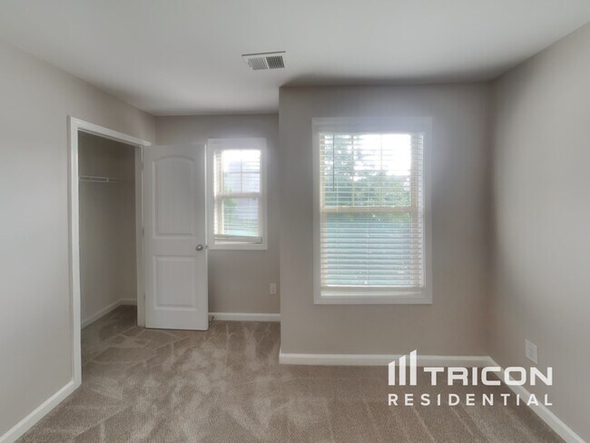 Building Photo - 3380 Baylor Cir