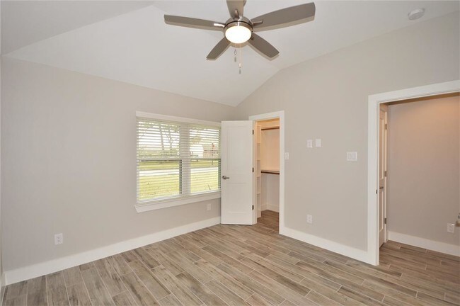 Building Photo - 3515 Linwood St