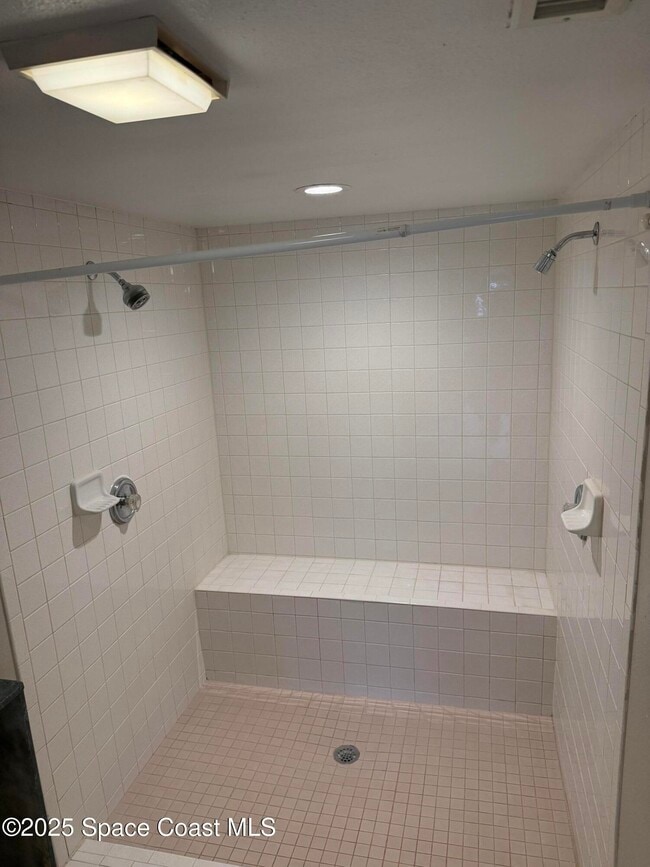 Building Photo - 895 Delano Rd