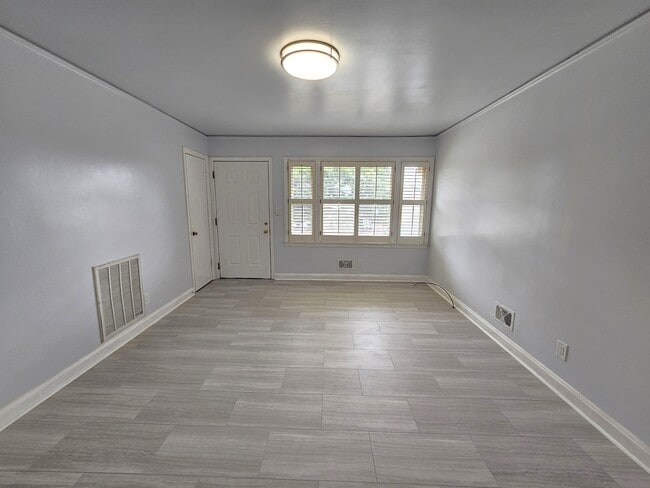 Building Photo - 3 Bristol Dr