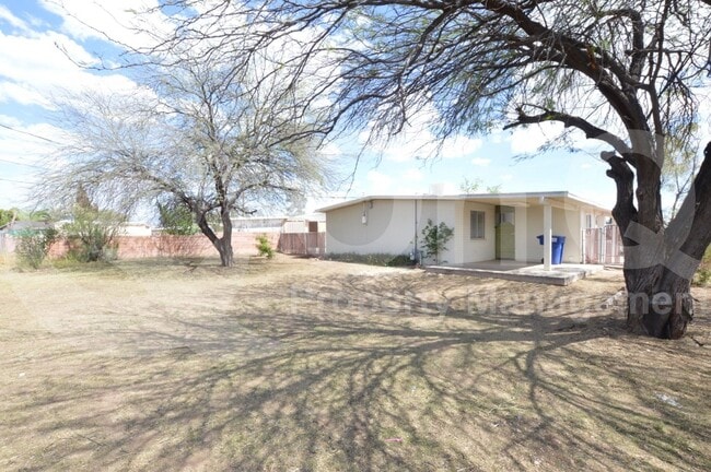 Building Photo - 6753 E Nelson Dr