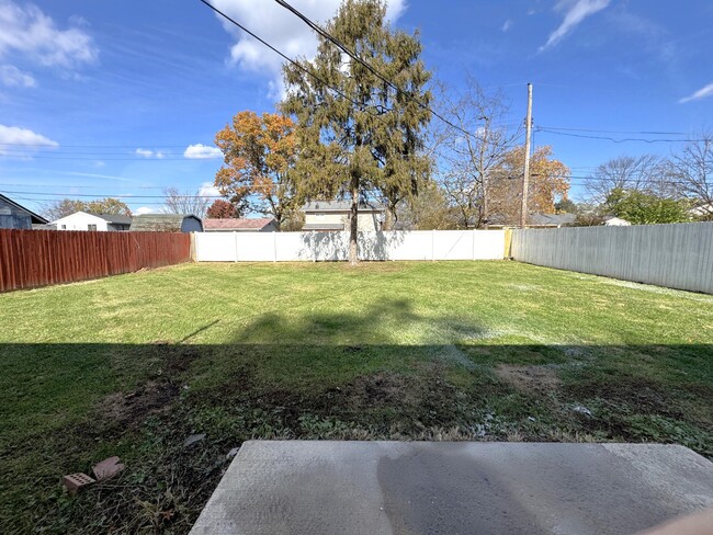 Building Photo - 5200 Mapleridge Dr