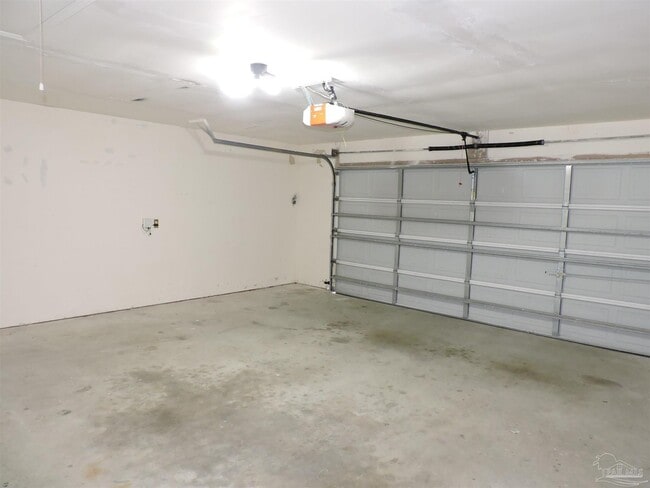 Building Photo - 5626 Rosebay St