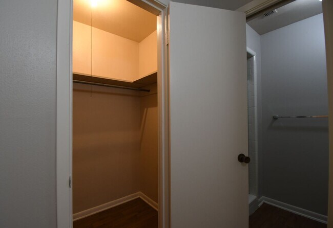 Building Photo - 3202 Autumn Leaves Dr