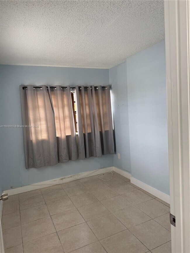 Building Photo - 1542 NW 35th St