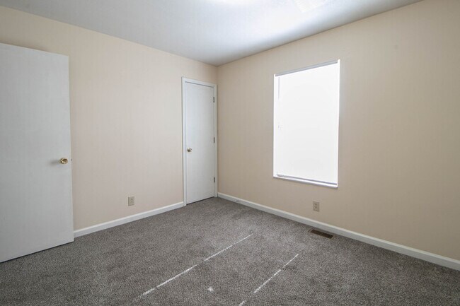 Building Photo - 371 Peabody Dr