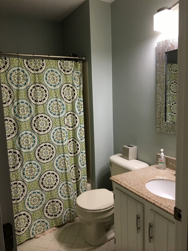 Building Photo - 705 Spring House Circle