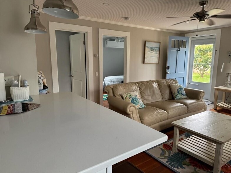 Building Photo - 53 Center Ave