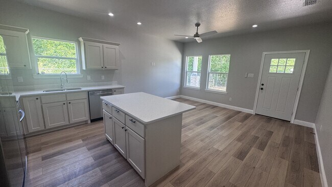 Building Photo - 3211 Bourland St