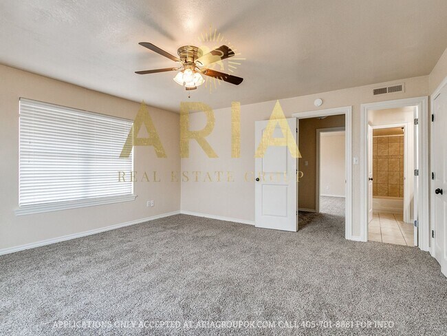 Building Photo - *639-641 Welston Cr.