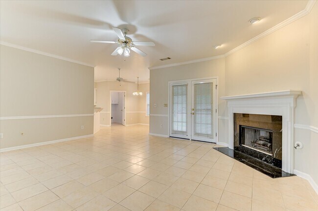 Building Photo - 2937 Hillcreek Dr