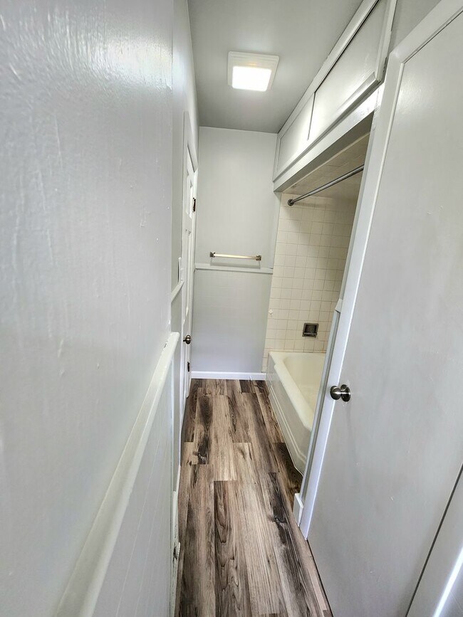 Building Photo - Birch St Duplex