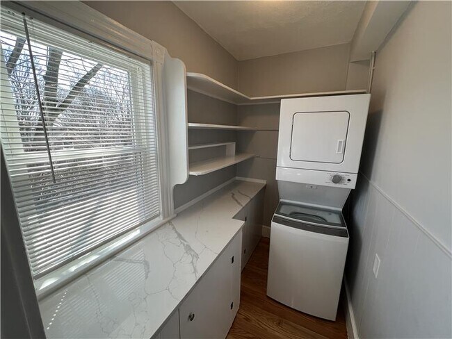 Building Photo - 2 Gilson Terrace