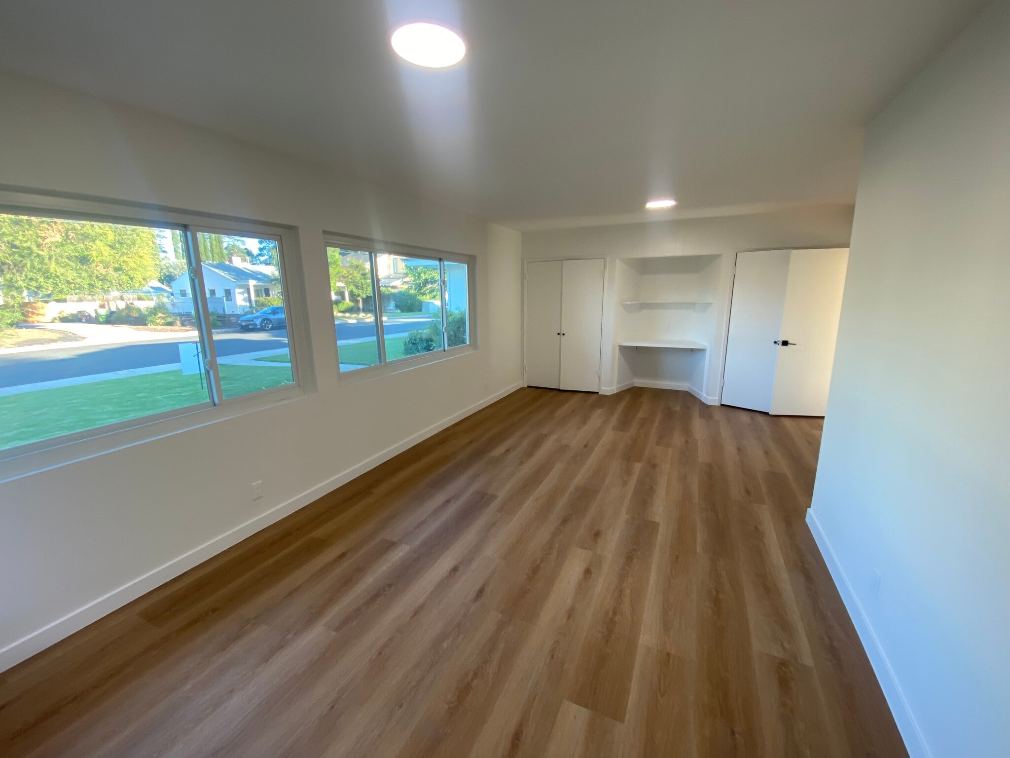 Den - 5419 Murietta Ave
