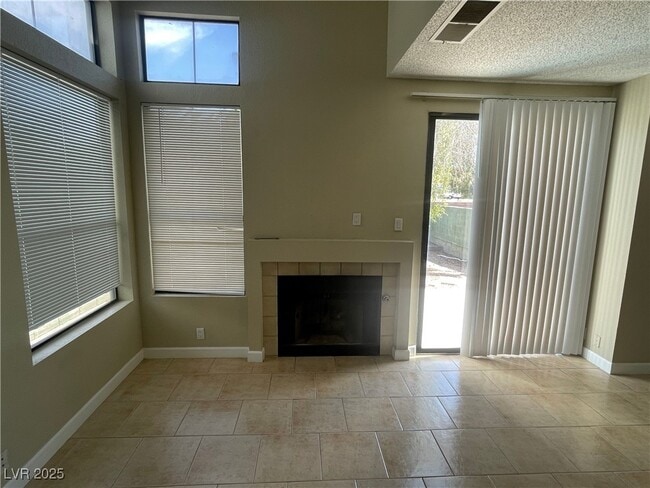 Building Photo - 5037 Souza Dr