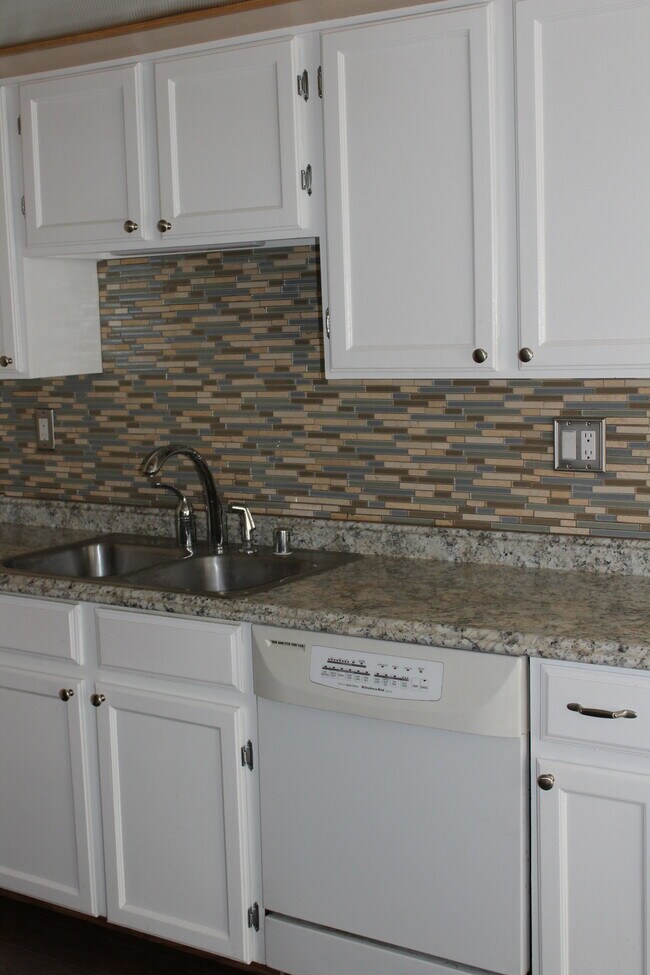 updated kitchen - 6469 McNichols Ct