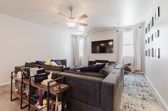 Building Photo - Meticulously Clean 3 bedroom 2 bathroom Home