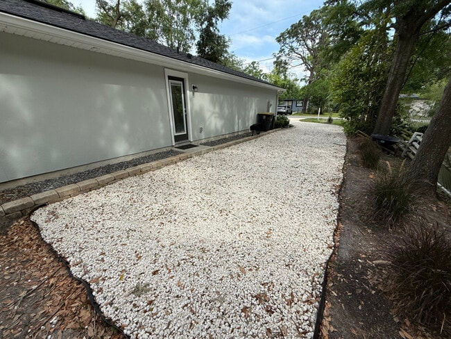Building Photo - 4649 Suray Ave