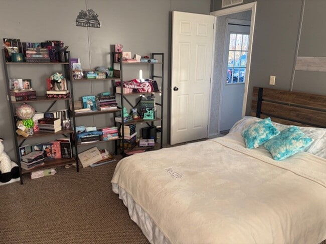 Building Photo - NEW RENTAL LISTING - NO HUD NO SECTION 8