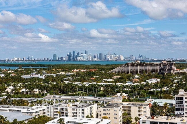 Building Photo - 781 Crandon Blvd
