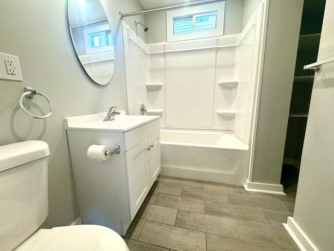 Building Photo - 109 Churchill St