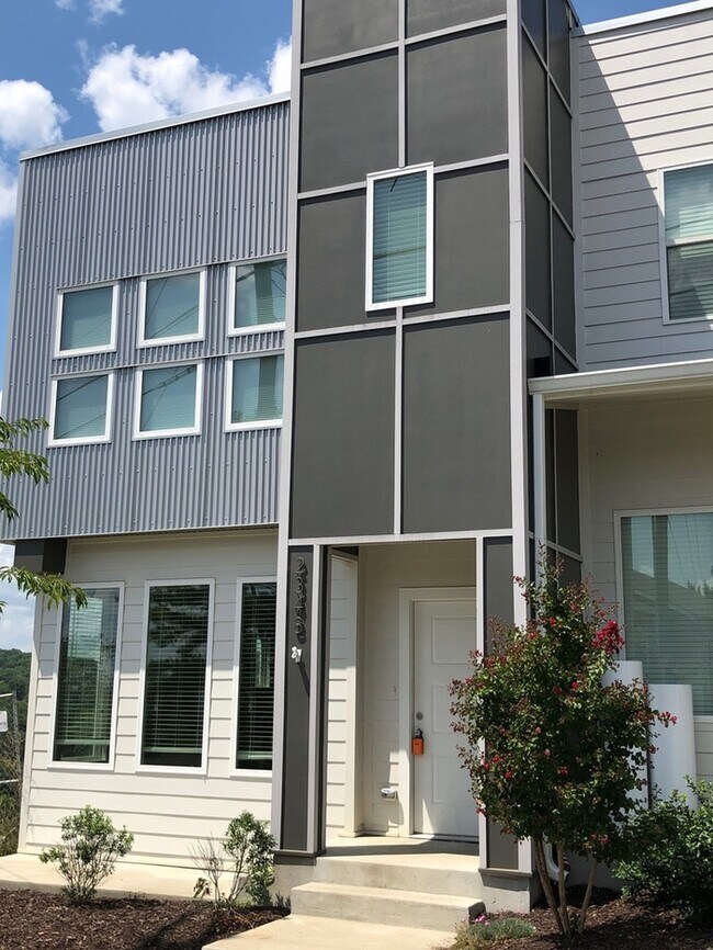 Primary Photo - 2348 Zermatt Ave