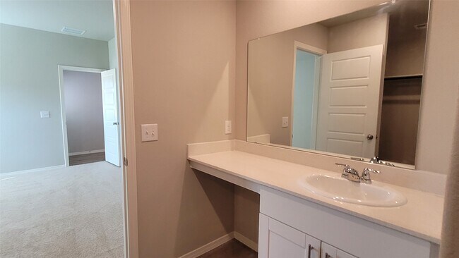 Building Photo - 526 Dalloway St
