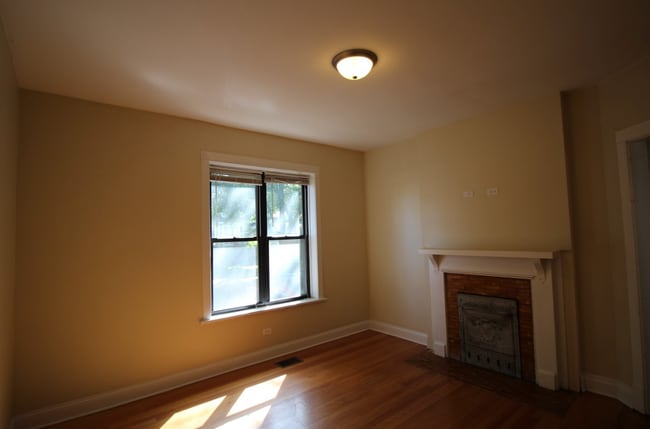 Building Photo - 2410 W Winnemac Ave