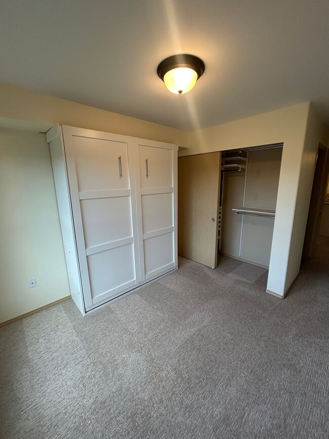 Building Photo - Fantastic 2 Bed 2 Bath Greenwood Condo- Av...