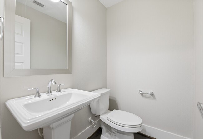 Building Photo - 819 Algona Ave