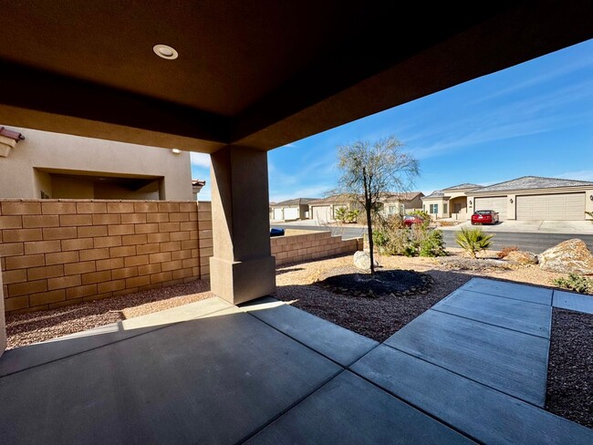 Building Photo - Very Clean Newer Mohave Valley Home