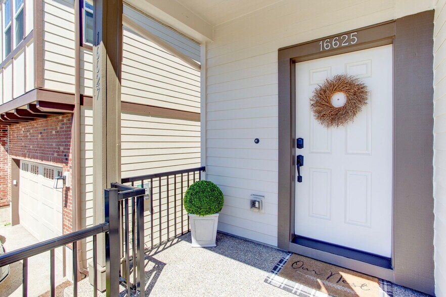 Building Photo - 16625 SW Botany Bay Ln