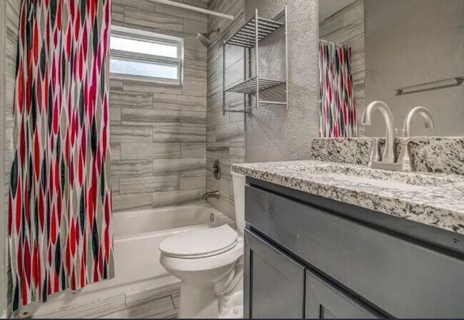 Building Photo - Welcome to your newly updated home in the heart of Dallas!