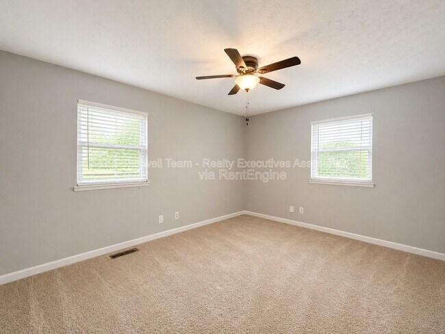 Building Photo - 6400 Shetland Dr