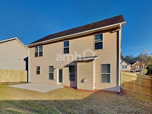 Building Photo - 1522 Balvaird Dr SE