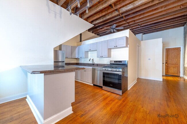 Building Photo - 2955 N Spaulding Ave