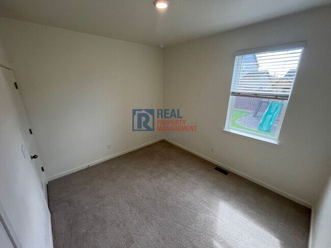 Building Photo - 2494 Wren Dr