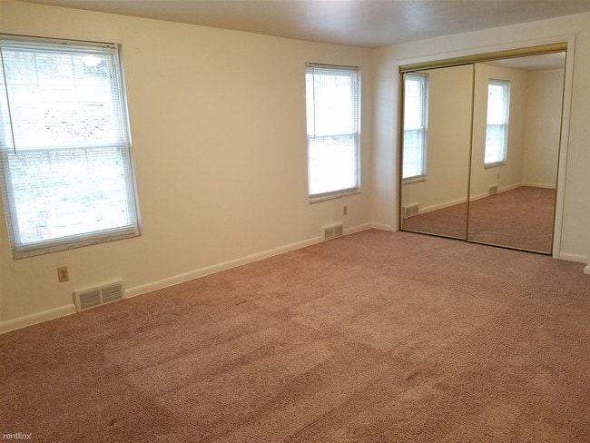 Building Photo - 2 br, 1 bath Townhome - 319 Chapel Place