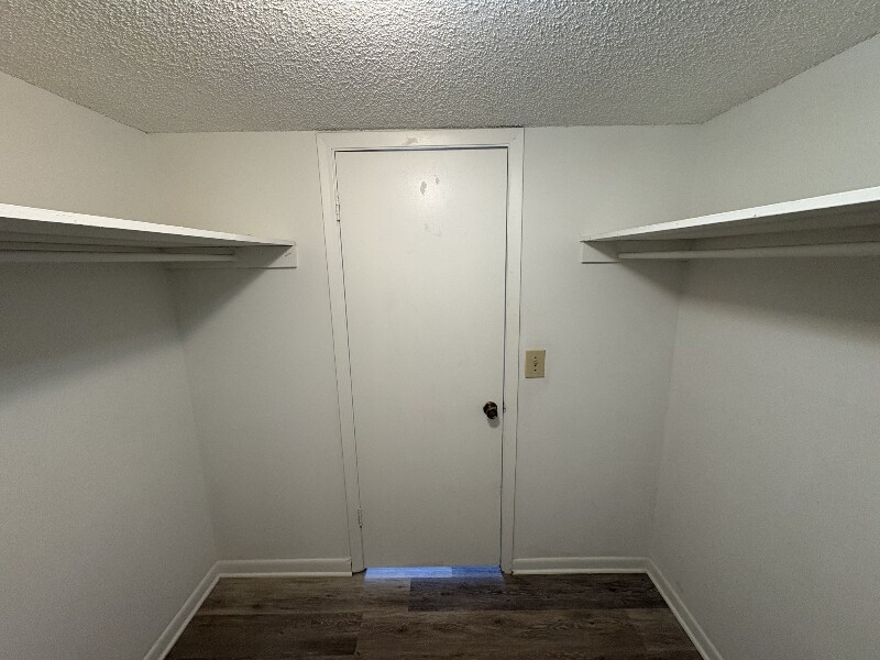 Building Photo - 515 Basswood Ave