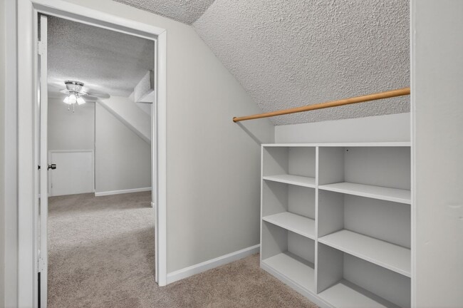 Building Photo - Your Next Home Awaits: 4BR/2BA in Desirable Prairie Village Location!